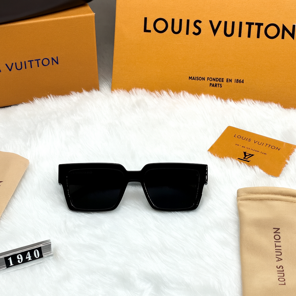 Louis Vuitton Clash 2022 Square Sunglasses – Bold Black Frame with Iconic Gold Accents