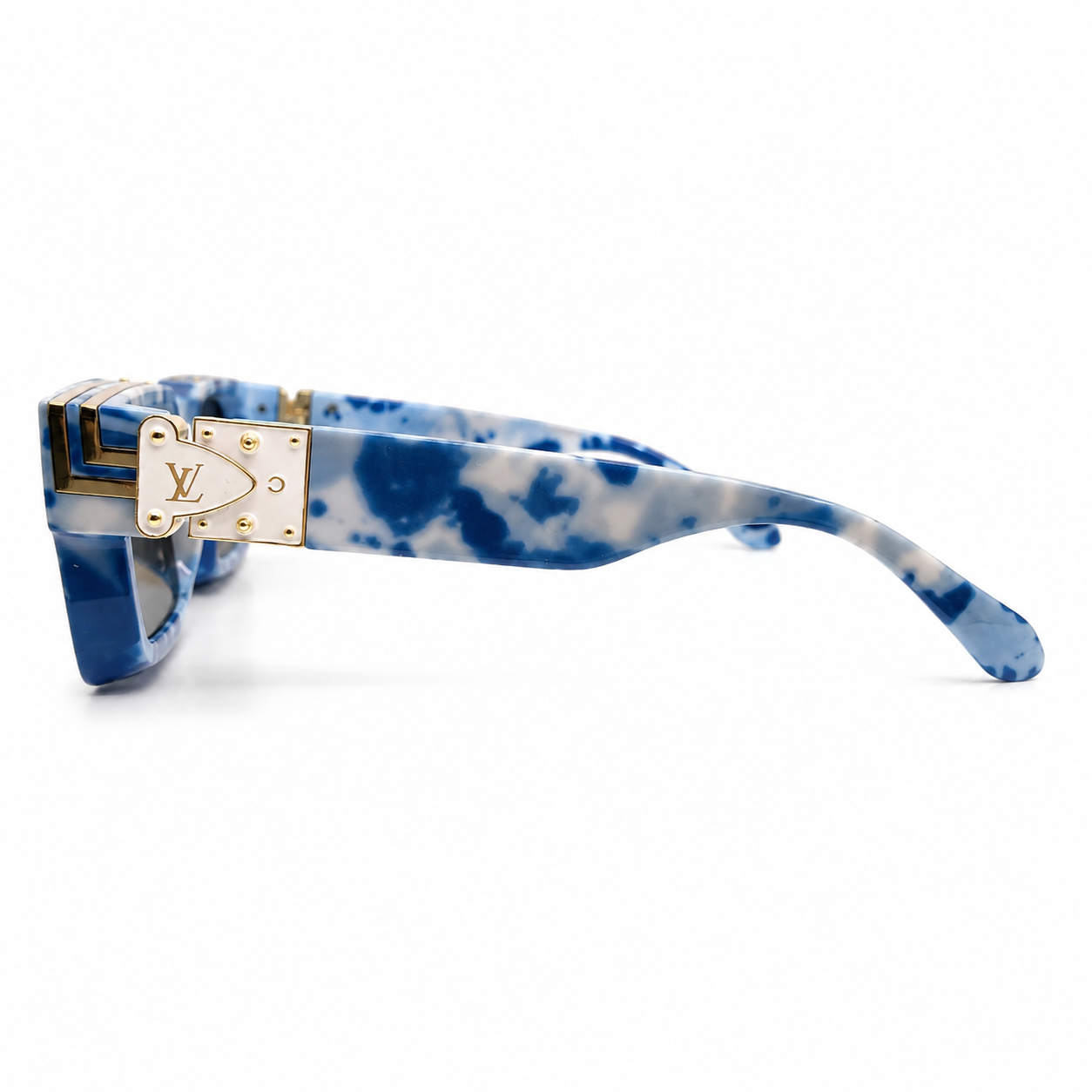 Louis Vuitton 96006 Luxury Bold Square Sunglasses – Glossy Tortoiseshell Acetate with Gold Monogram Temple Detail & Brown Gradient UV Protection Lenses