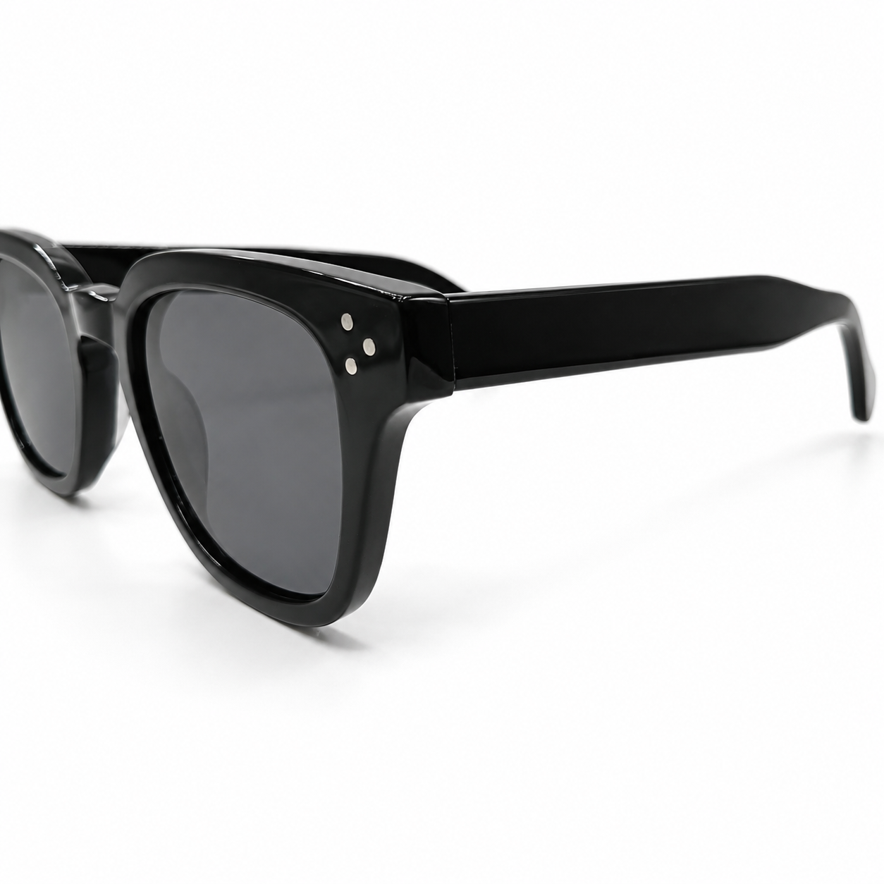 Moscot QM33306 Luxury Bold Square Wayfarer Sunglasses – Glossy Black Acetate with Silver Rivet Detail, Keyhole Bridge & Dark Grey UV Protection Lenses