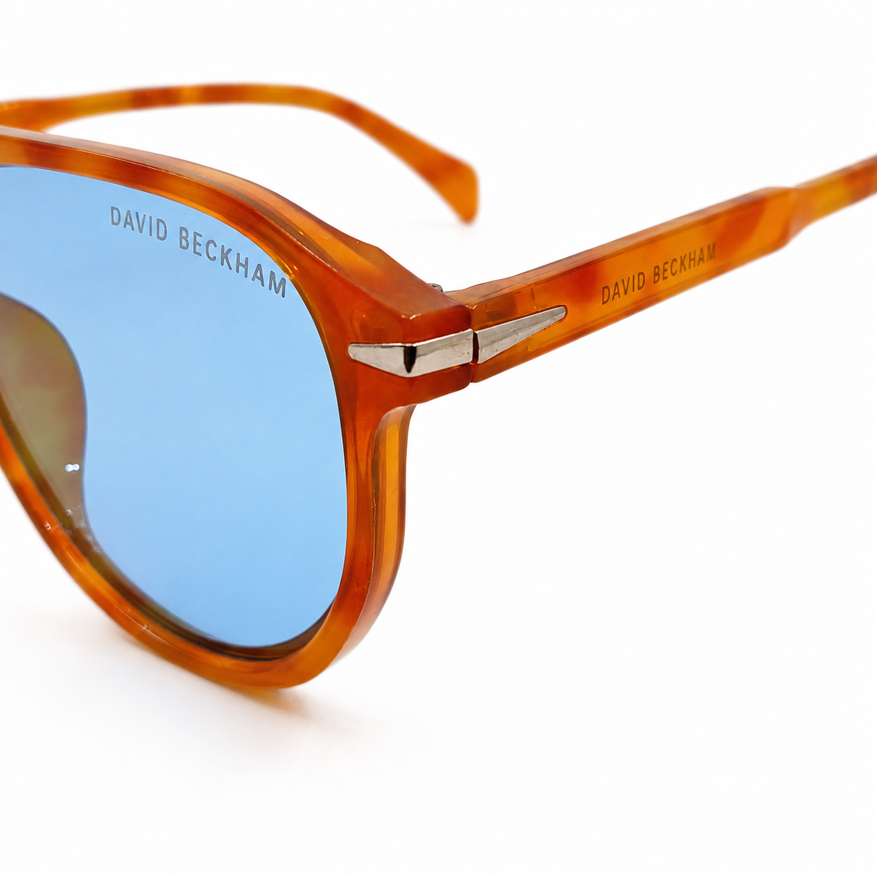 David Beckham 89262 Luxury Pilot Aviator Sunglasses – Tortoise Amber Acetate with Cut-Out Bridge, DB Branding & Light Blue UV Protection Lenses